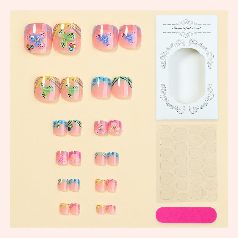 Kreatives Kunstnagelset mit fröhlichen Schmetterlingsmotiven Brehn