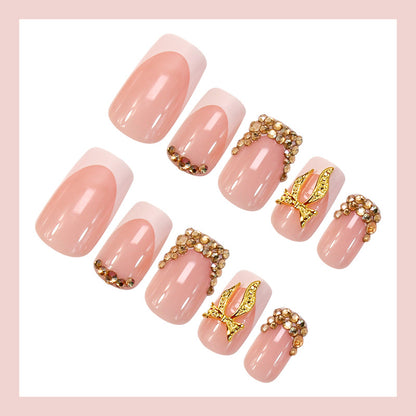 Kunstnagelset mit eleganten Glitzerornamenten und stilvollen French-Tipps Brehn