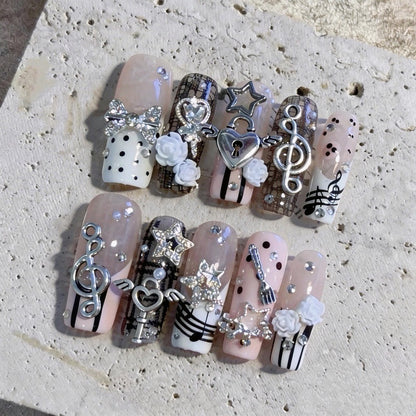 Themenbezogenes dekoratives Press-On-Nagelset