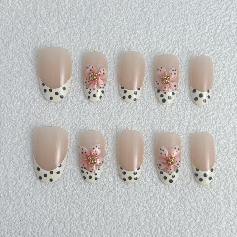 Kunstnail Set mit floralen Akzenten Brehn