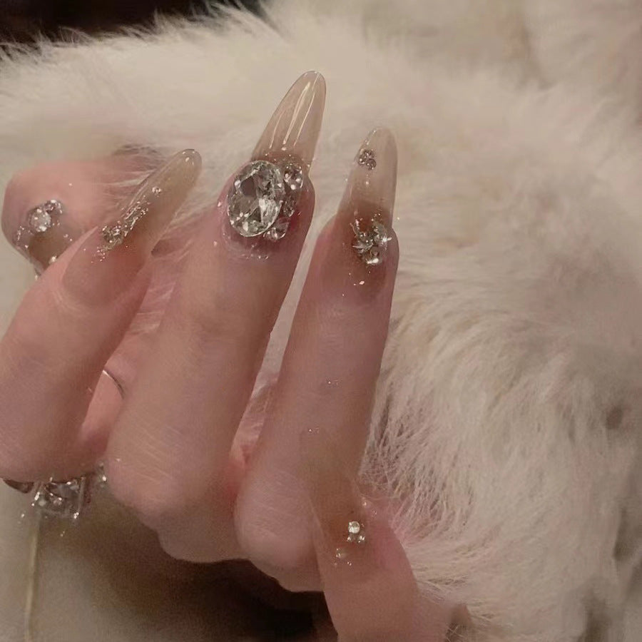 Künstlerisches Edelstein Nageldesign Brehn