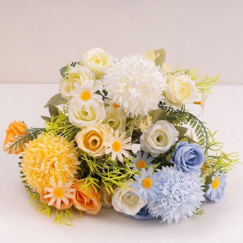Lebhaftes dekoratives Blumenbouquet