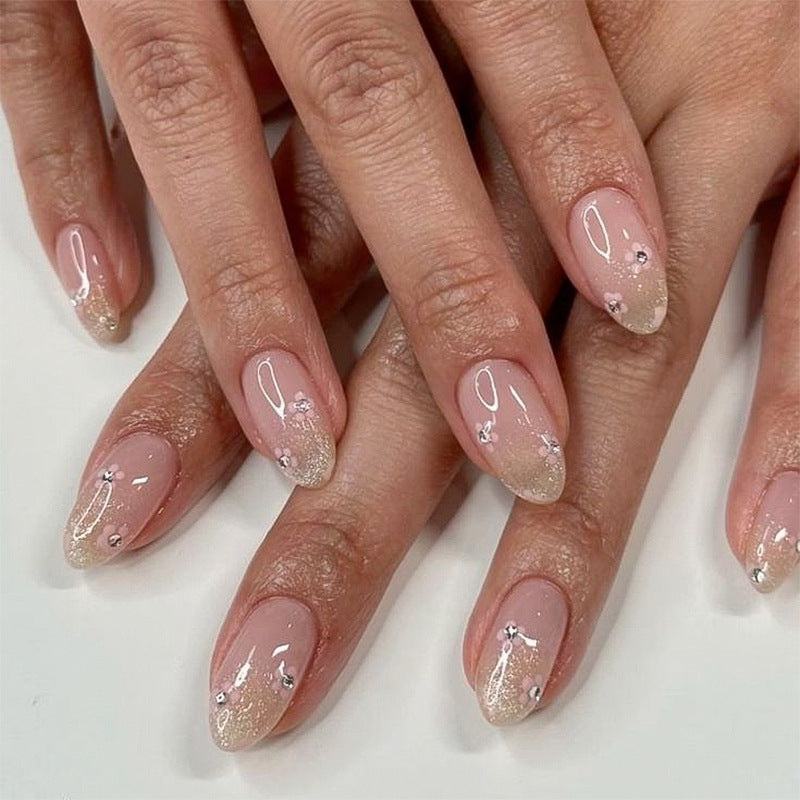 Kunstvolle Gel-Nägel mit funkelnden Akzenten Brehn