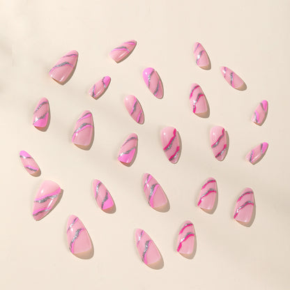 Stylische Glitzer-Stiletto-Nagelkunst Brehn