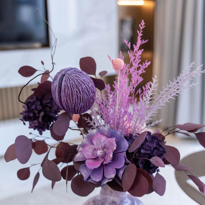 Einzigartige kunsthandwerkliche Blumenarrangement