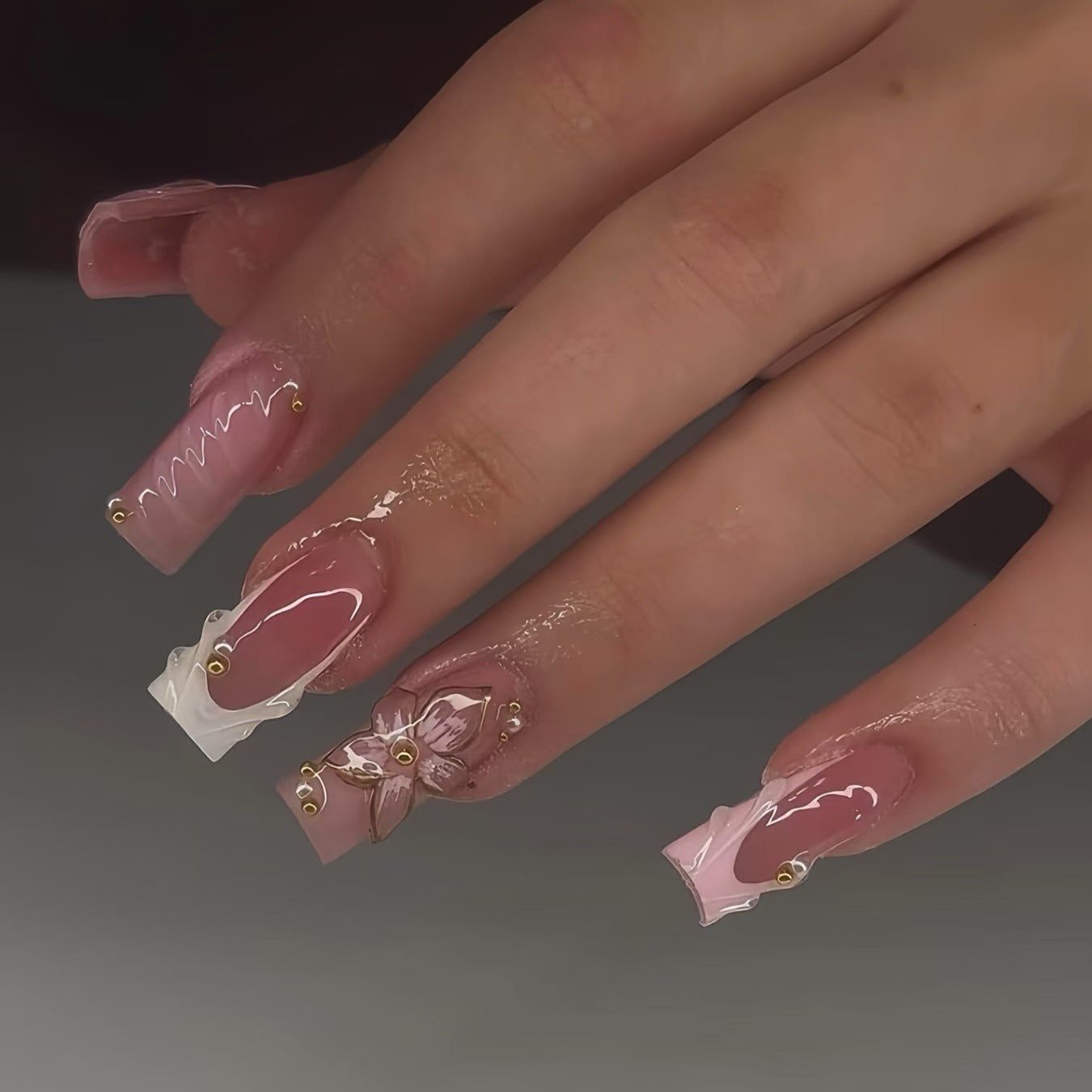 Dekoratives Press-On Nagelkunstset mit Strassakzenten Brehn