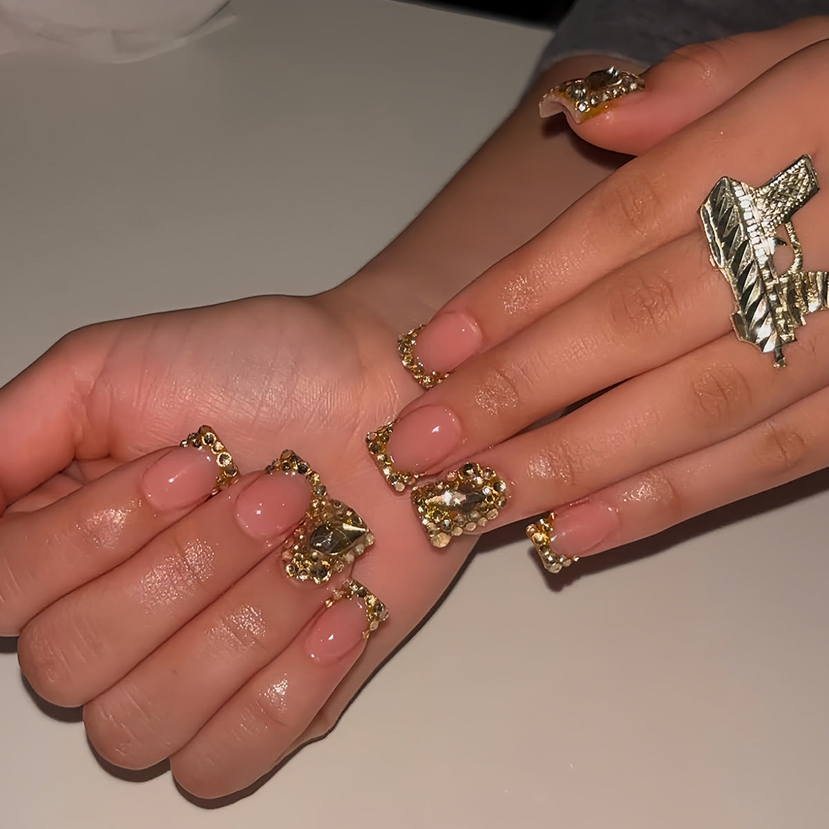 Glamouröse mit Strass verzierte Nagelerweiterungen Brehn