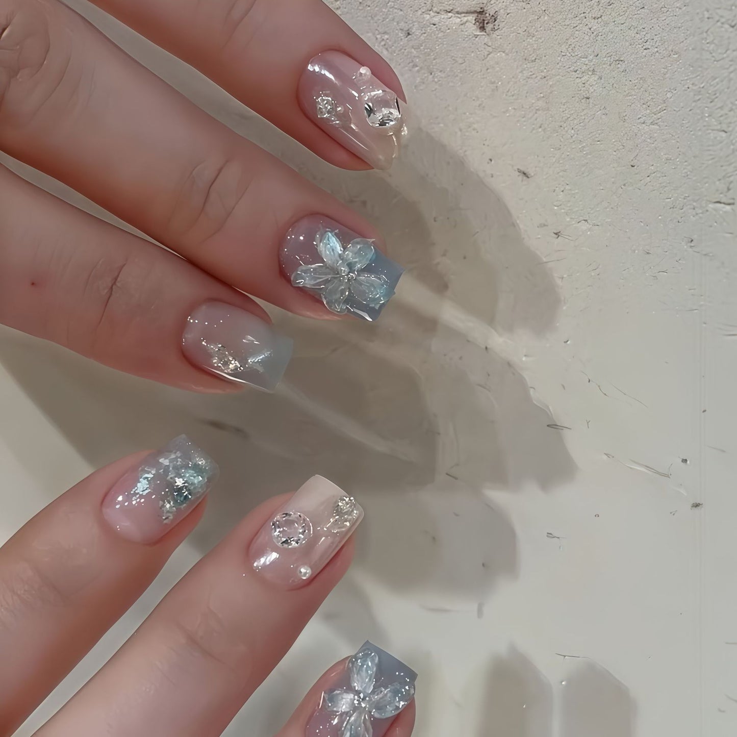 Kunstnägel mit Floralen Akzenten Brehn