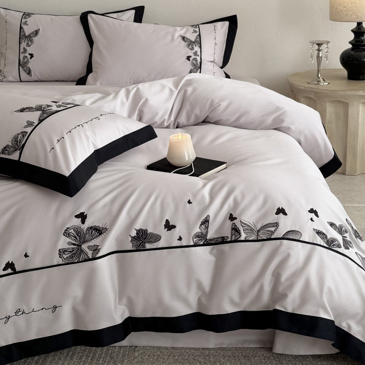 Botanische Schmetterling Bestickte Baumwollsatin Wendebettwäsche Set mit kontrastfarbigem Paspelrand und Euro-Kissenbezügen