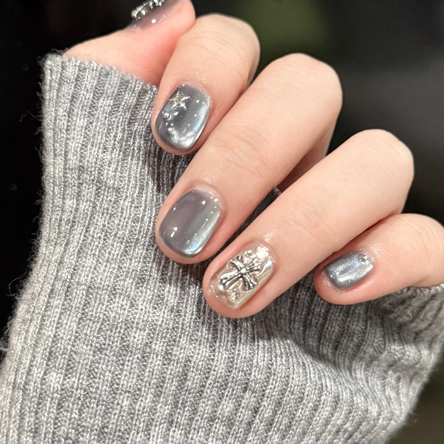Kunstnagelset mit Glamourösen Metallic-Effekten Brehn