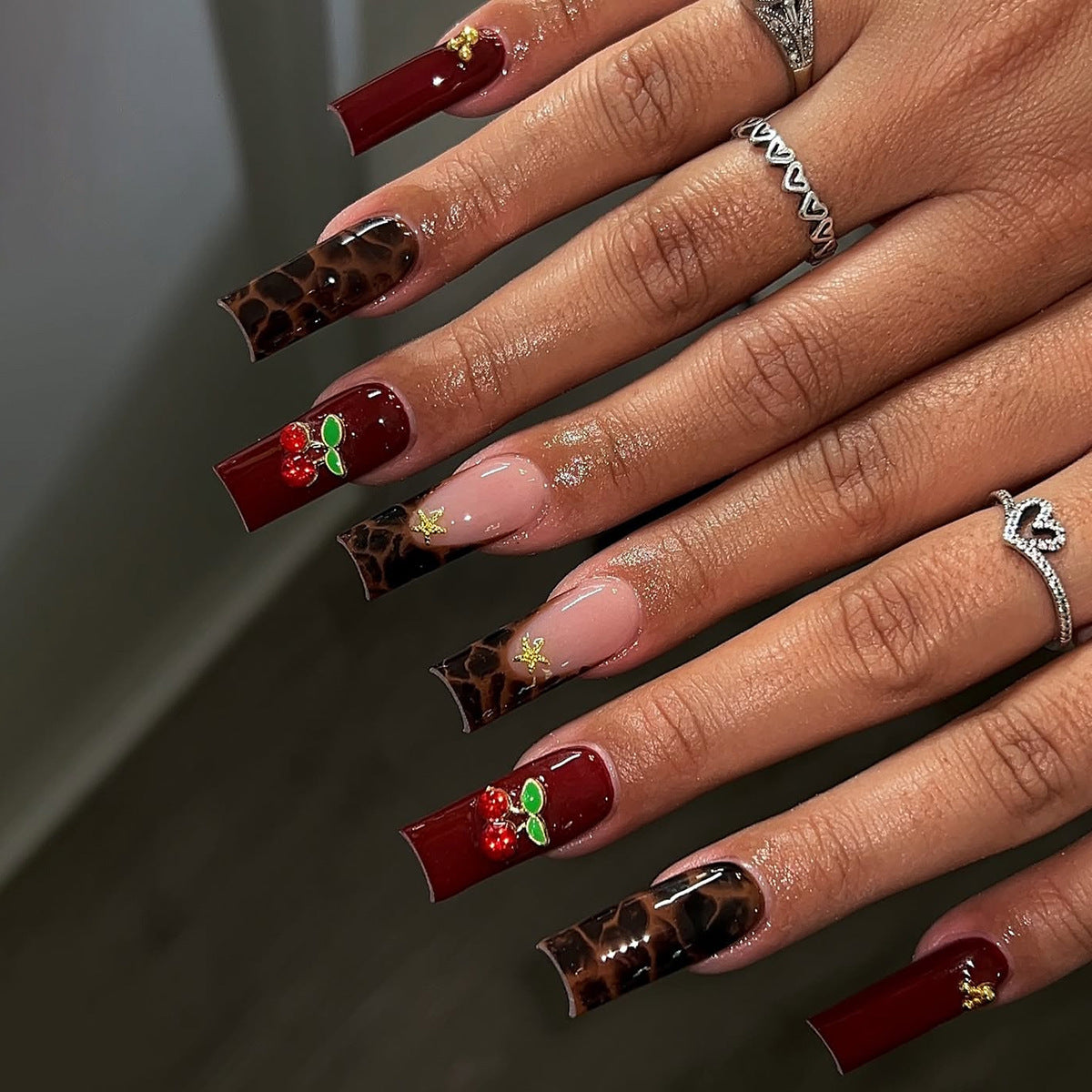 Kreatives Kunstnagelset mit Leoparden- und Weihnachtsmotiven Brehn