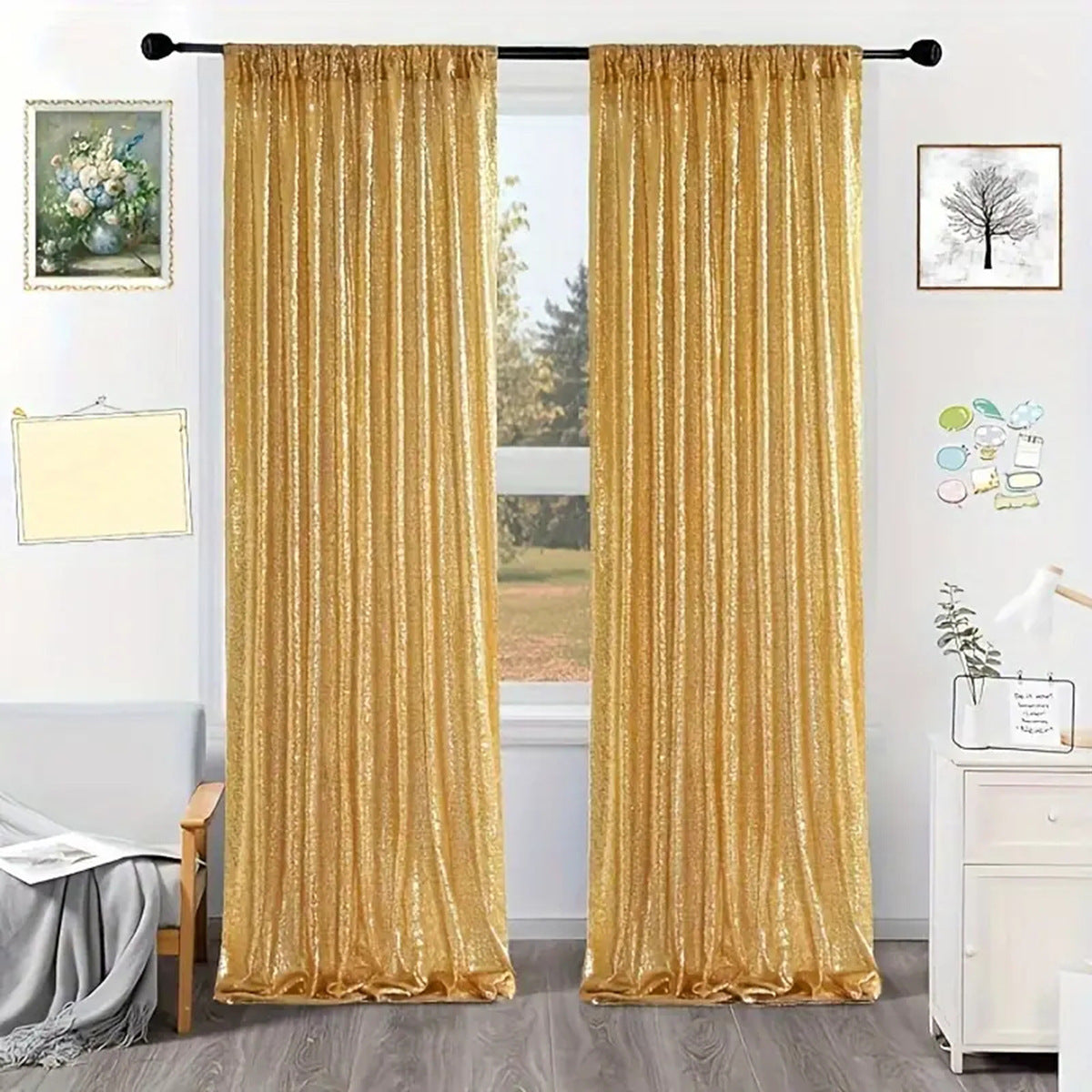Luxuriöse schimmernde Fenstervorhänge