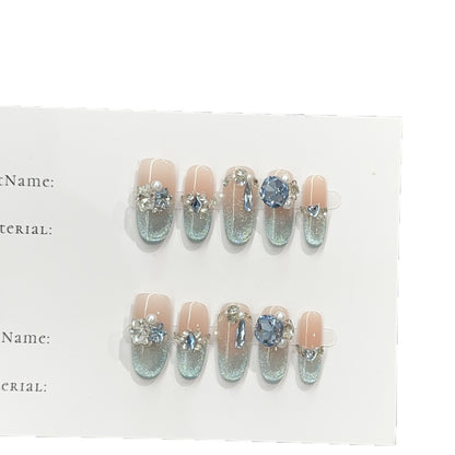 Glamouröse mit Kristallen verzierte Press-On Nagelkunst