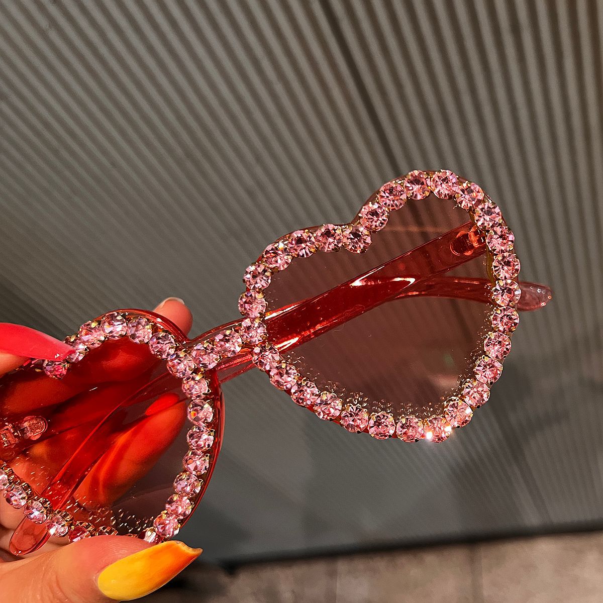 Damen Herzförmige Sonnenbrille mit Strassverzierung Brehn