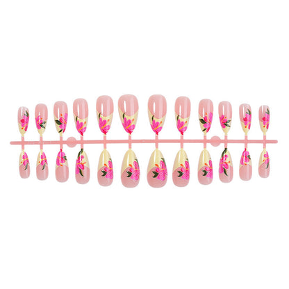 Kunstnagelset mit floralen Akzenten und glamourösem Finish Brehn