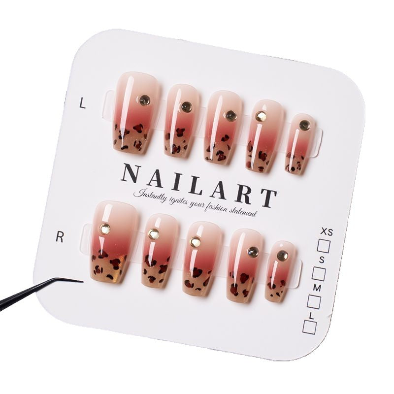 Dekorativer Press-On-Nagelsatz mit Schleifenakzenten Brehn