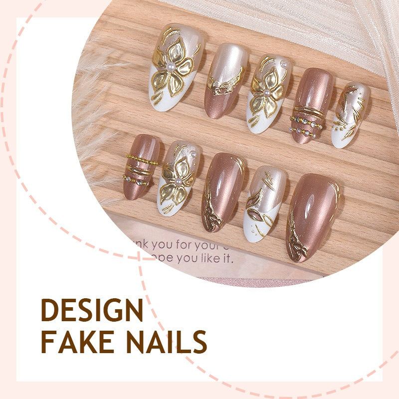 Designer Kunstnagelset mit floralen Akzenten und glitzernden Details Brehn