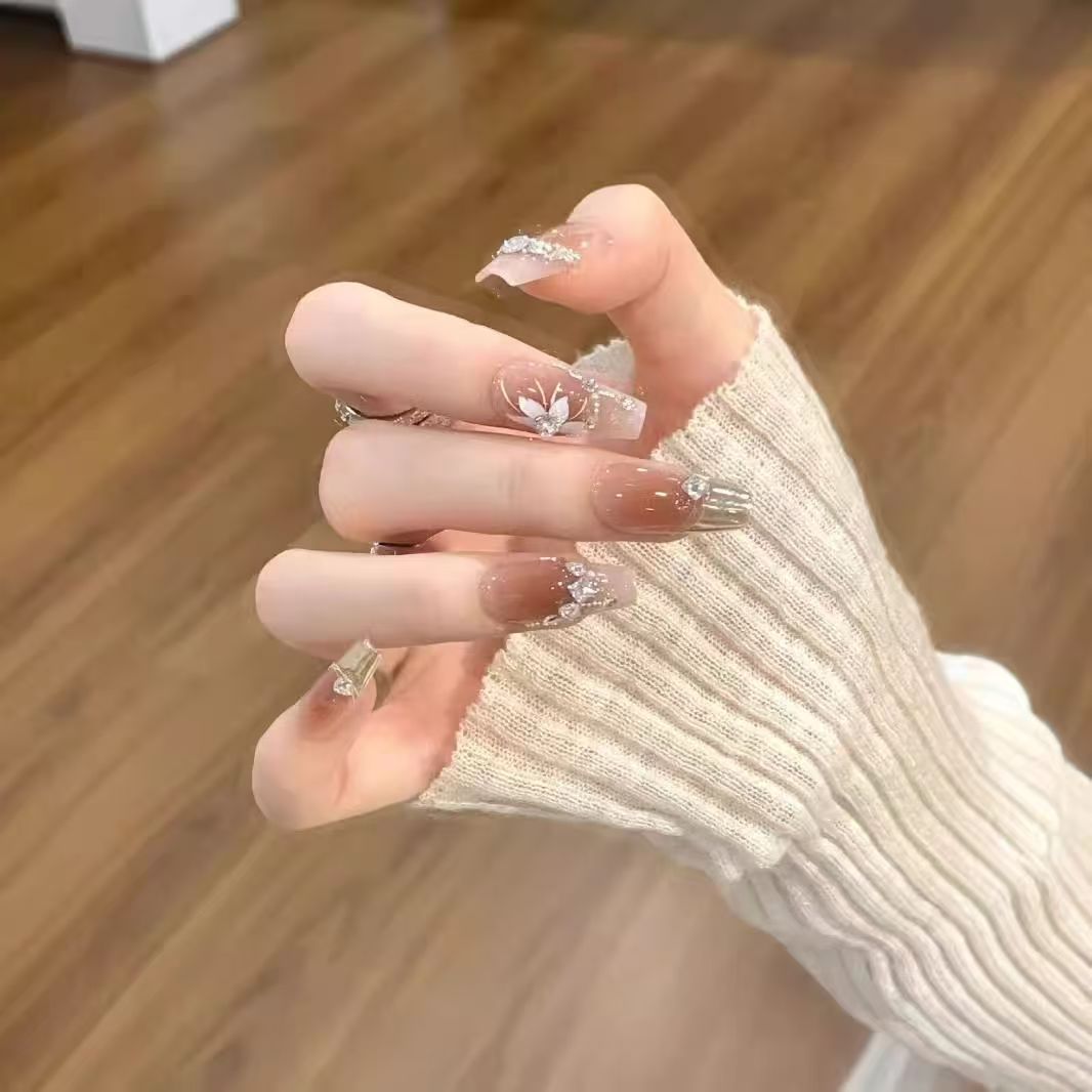 Künstlerisches Langes Stiletto Press-On Nagelset mit Schleife und Edelsteinakzenten Brehn