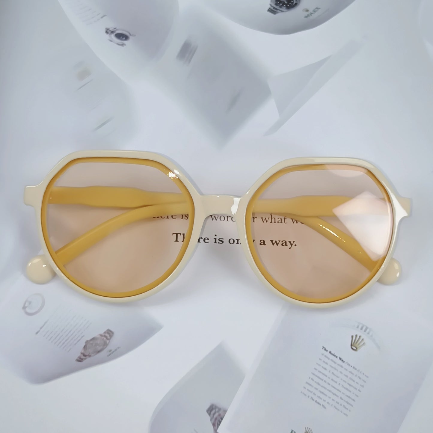 Damen Geometrische Sonnenbrille mit extravagantem Akzent Brehn