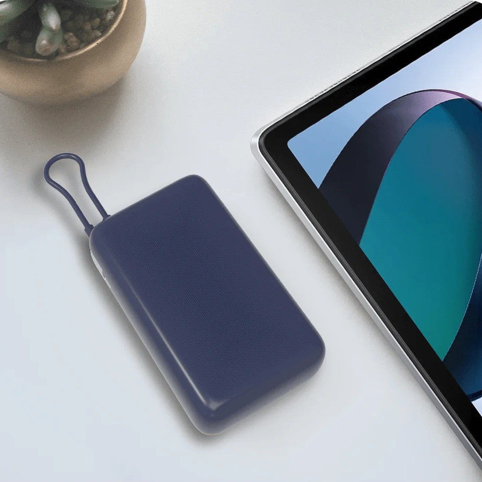 Kompakte Slim tragbare power bank mit dualen Schnelllade-USB-C-Anschlüssen und strapazierfähigem Lanyard Brehn