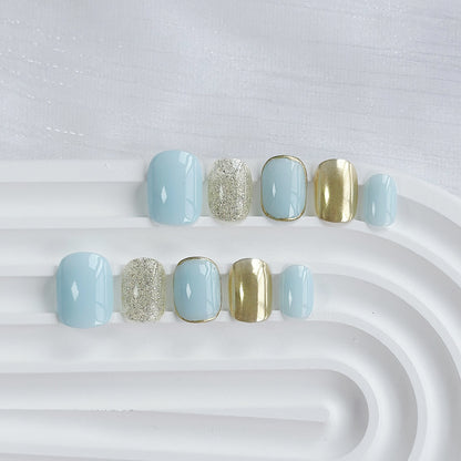 Künstlerisches Press-On-Nagelset mit Glitzer und metallischen Akzenten