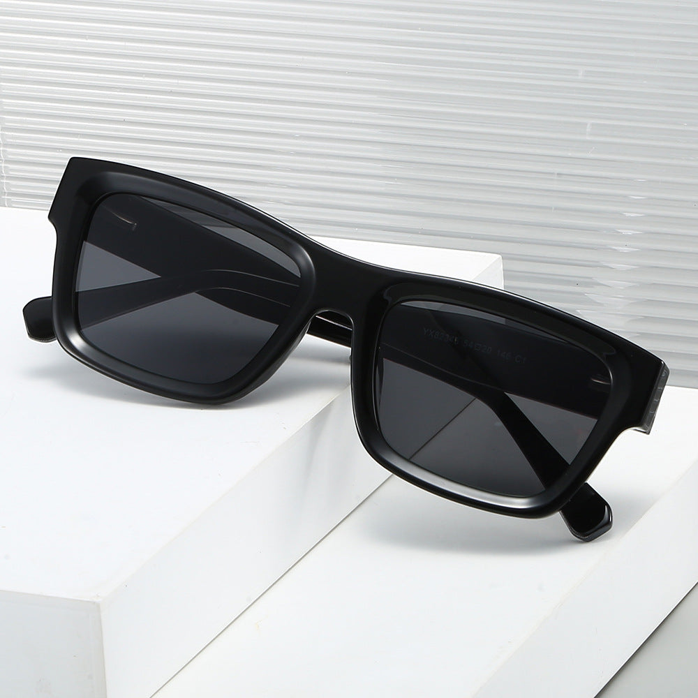 Damen Sonnenbrille im urbanen, kantigen Design mit metallischen Akzenten Brehn