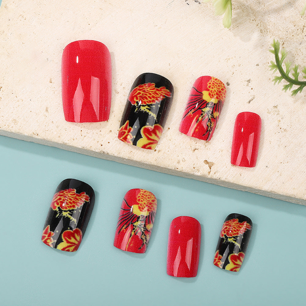 Kunstvolle Nagelspitzen im floralen Design Brehn