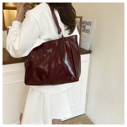 Elegante Glänzende Hobo-Handtasche Brehn
