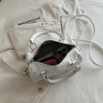 Stylische mit Sternen verzierte Handtasche