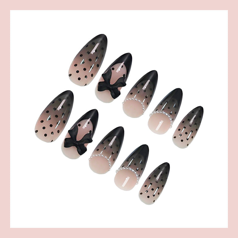 Kunstnagelset mit elegantem Punkt- und Schleifenmuster Brehn