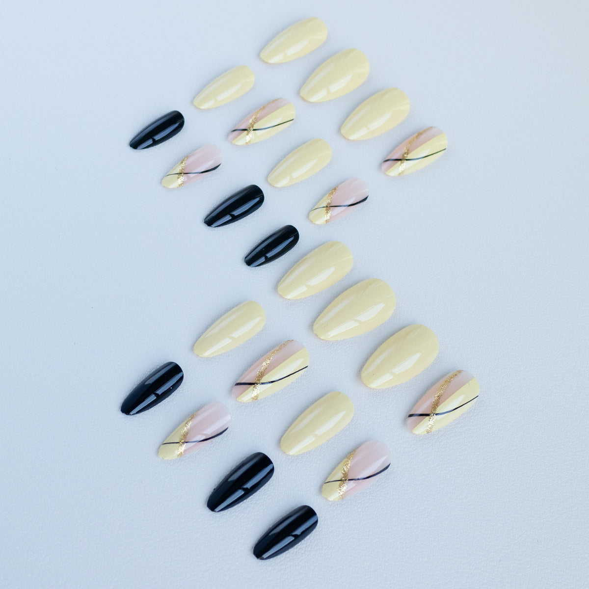 Elegante geometrische Nagelkunst