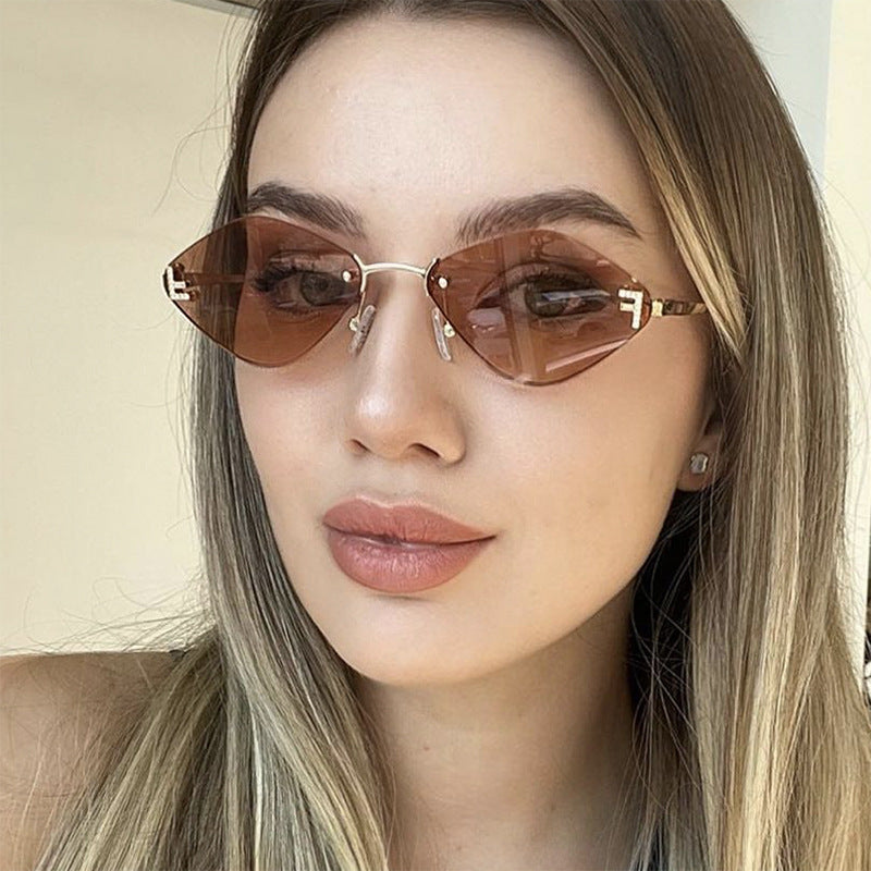 Damen geometrische Sonnenbrille im extravaganten Design mit gradienten Gläsern Brehn