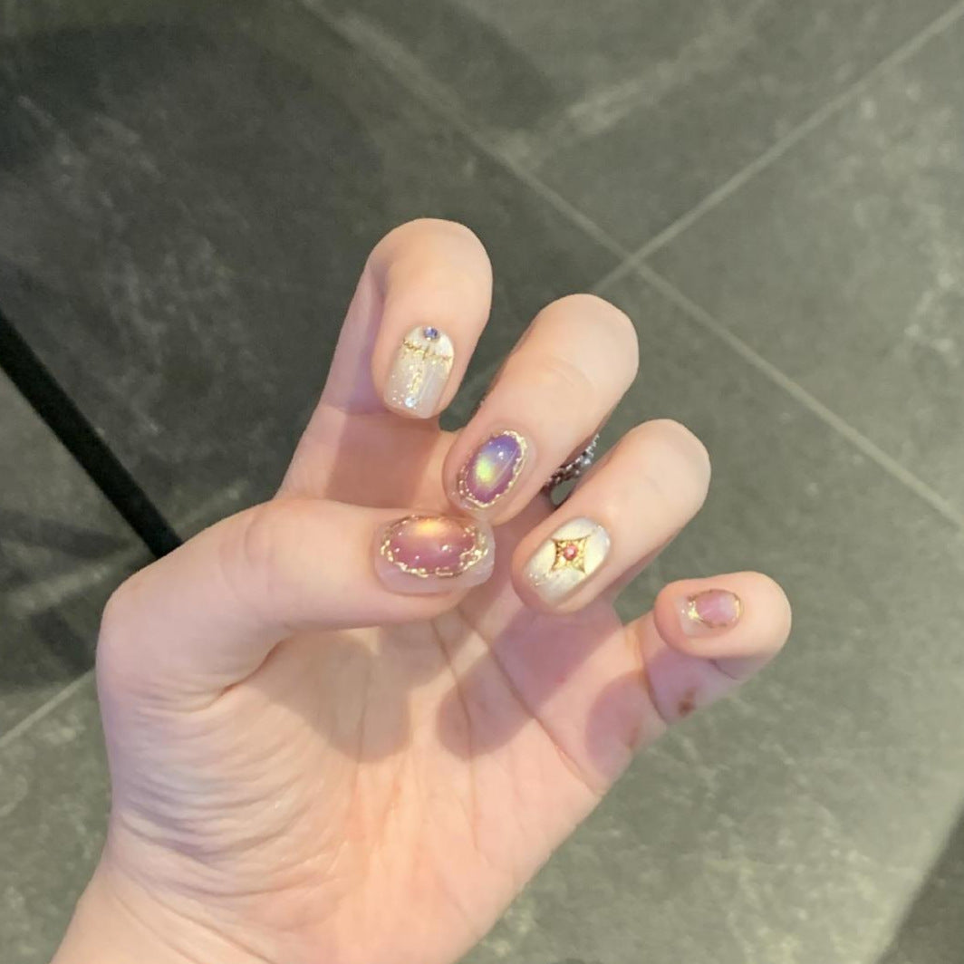 Elegante Kunstnagelset mit Glamourösen Strass- und Glitzerdetails Brehn