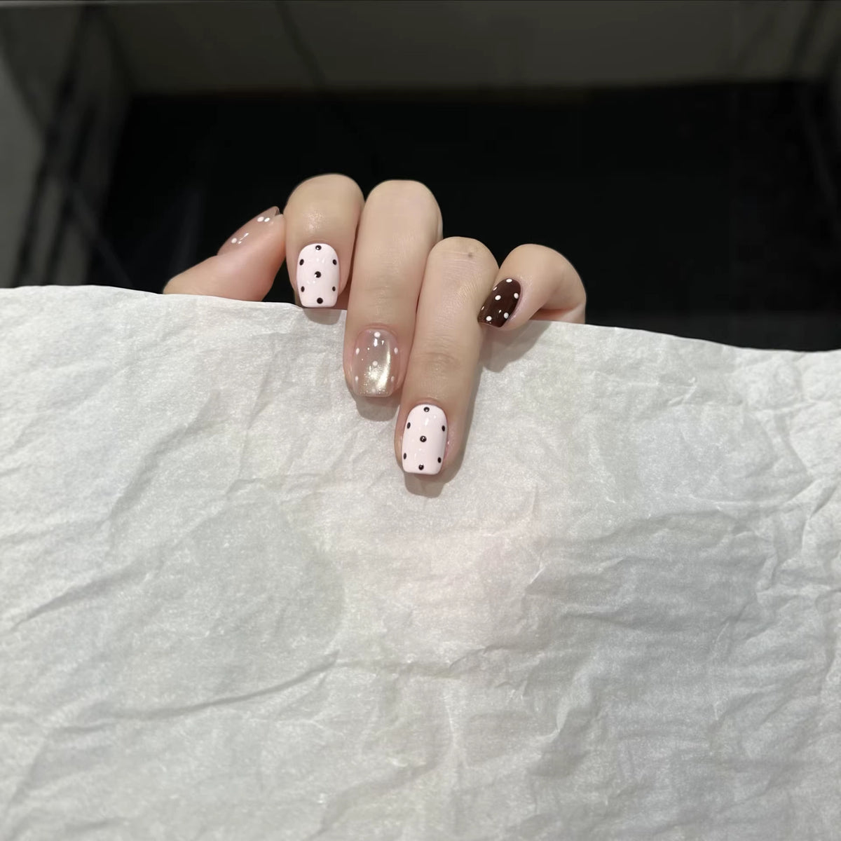 Kreatives gepunktetes Press-On Nagelkunstset