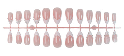 Kunstnagelset mit eleganten Perlen- und Spitzenverzierungen Brehn