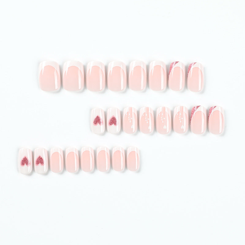 Kunstvolle Nageldesigns mit Herz- und Glitzerakzenten Brehn