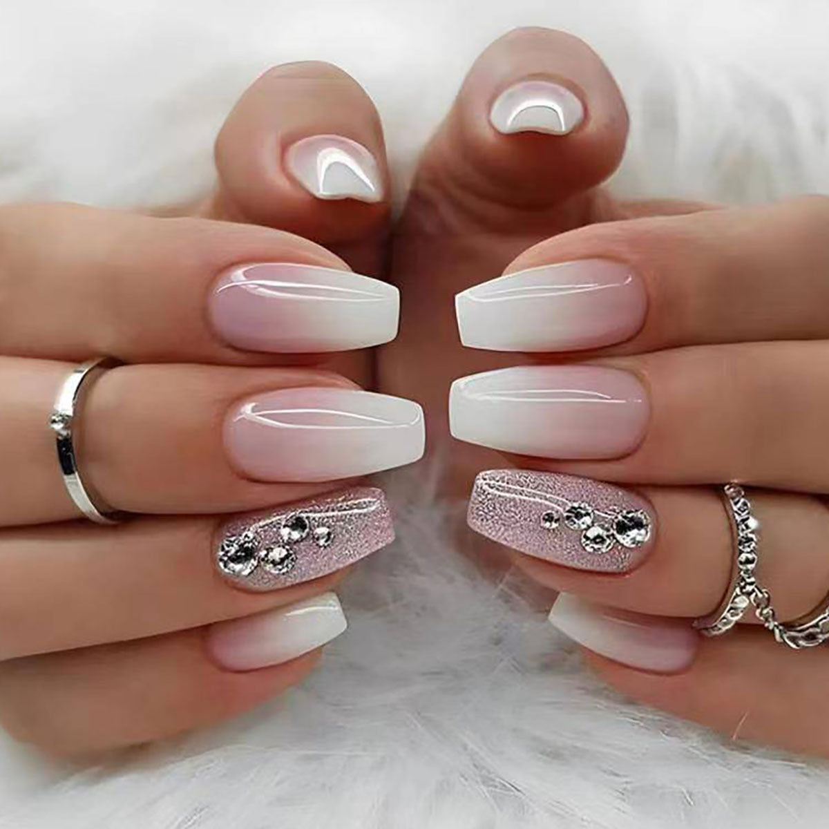 Elegante Ombre Press-On Nagelspitzen mit Strassakzenten Brehn