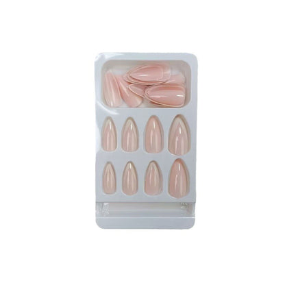 Kreatives Press-On Nageldesign Brehn