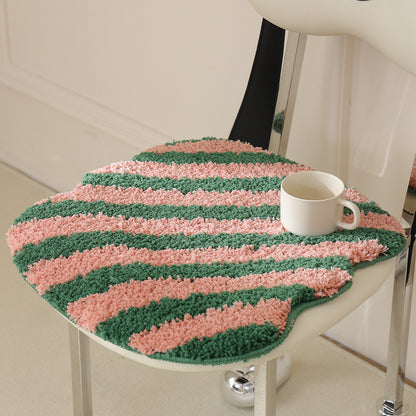 Hochfloriger Badematten-Teppich mit diagonaler Streifenstruktur und organischer Form Brehn