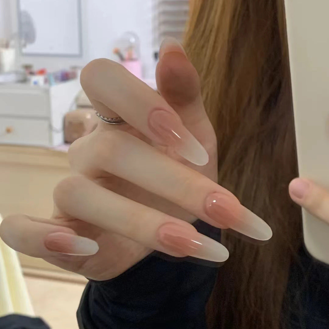 Dekorative Stiletto Press-On Nägel mit eleganten Details Brehn