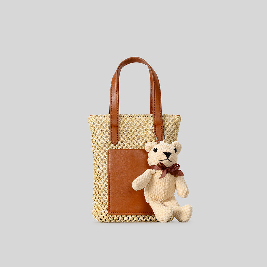 Verspielte Geflochtene Tragetasche mit Teddybär-Detail