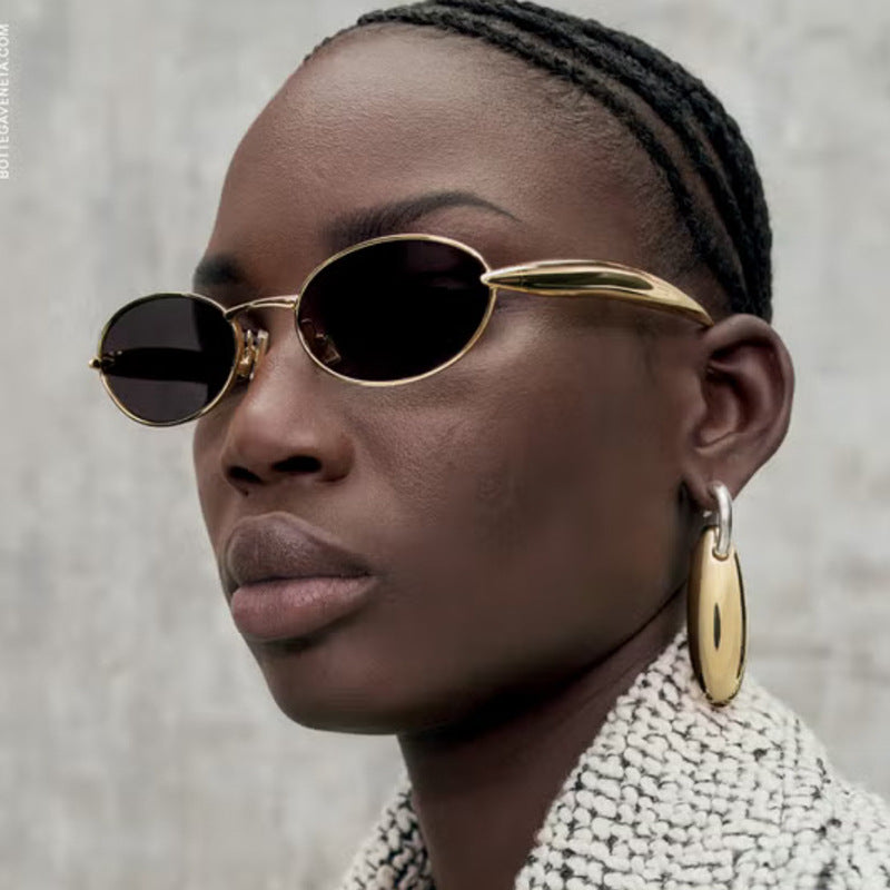 Damen modische Sonnenbrille mit ovalem Rahmen und funkelnden Details Brehn