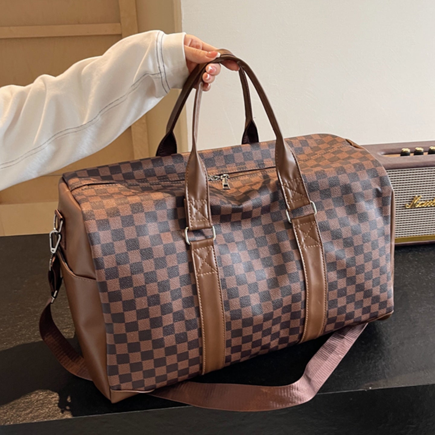 Elegante Reisetasche mit Robusten Tragegriffen und Praktischer Innenaufteilung Brehn