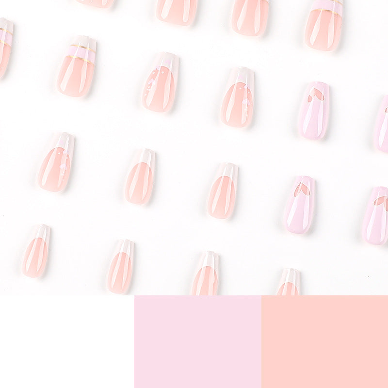 Kunstvolle Nagelkunst mit romantischem Design Brehn