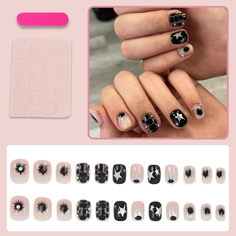 Kunstnagelset mit kreativen geometrischen Motiven Brehn