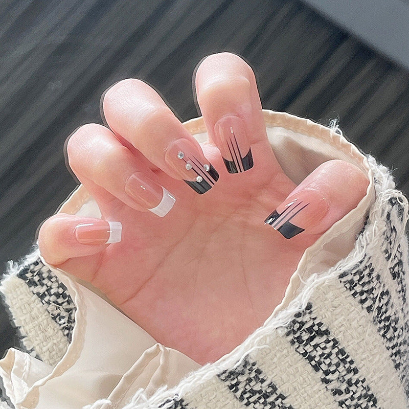 Elegantes Press-On-Nagelset mit künstlerischem Design Brehn