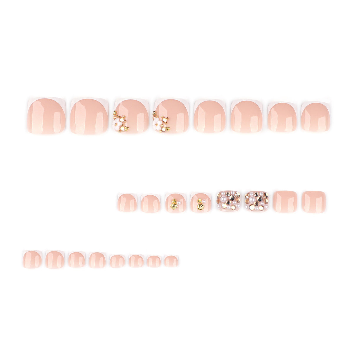 Glamouröse Fußnagelkunst mit luxuriösen Strass- und Blütenmotiven Brehn
