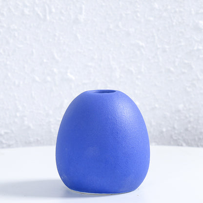 Zeitgenössische eiförmige Keramikblumenvase Brehn