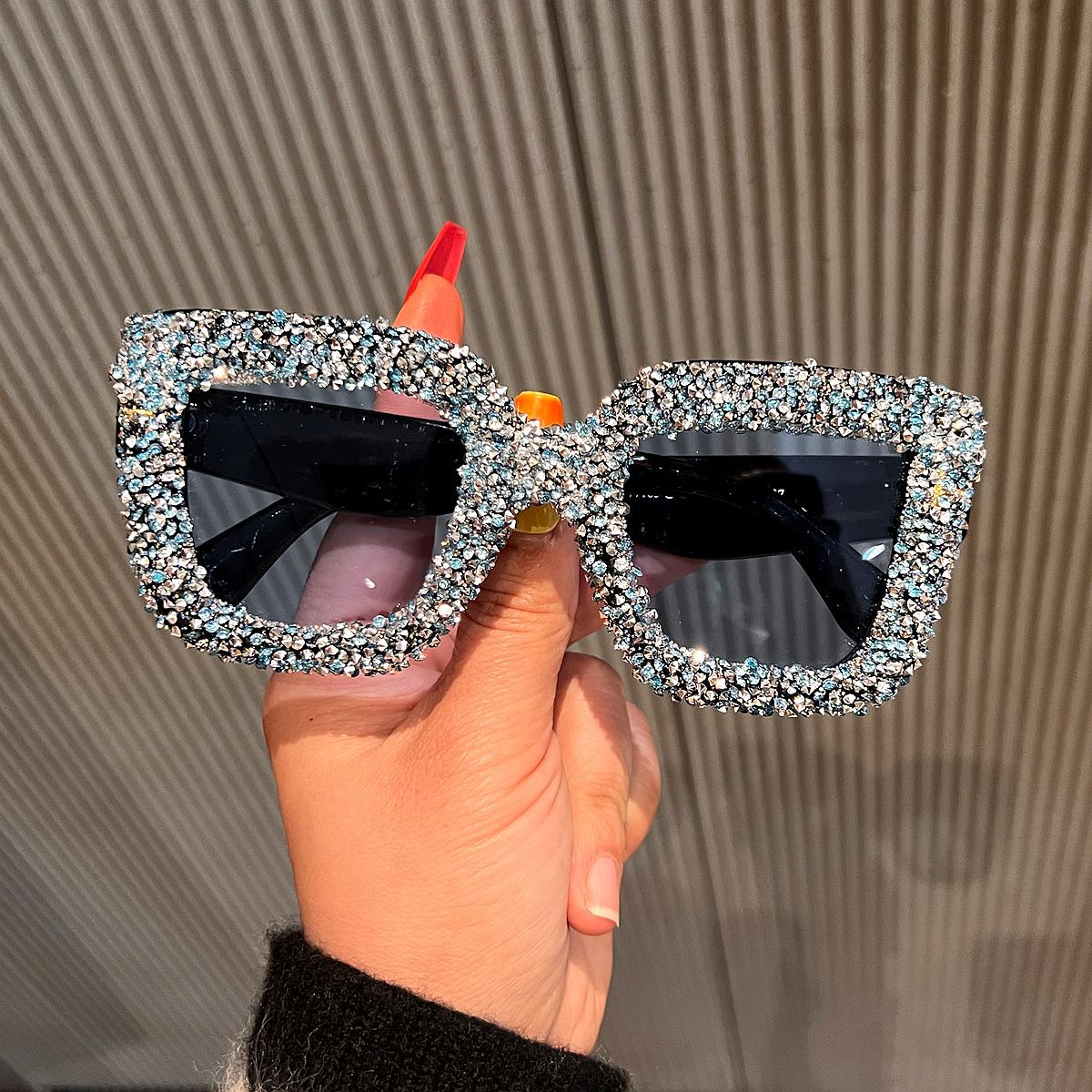 Damen Glamouröse Statement-Sonnenbrille mit funkelndem Strass-Besatz Brehn