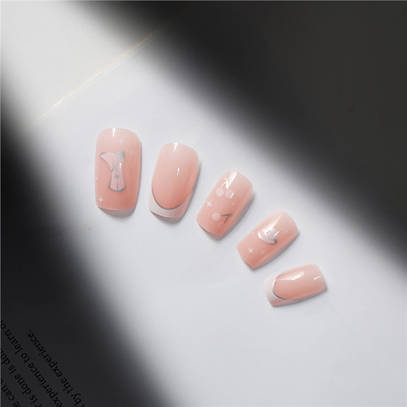 Künstlerische Press-On Nagelkunst mit einzigartigen Illustrationen Brehn